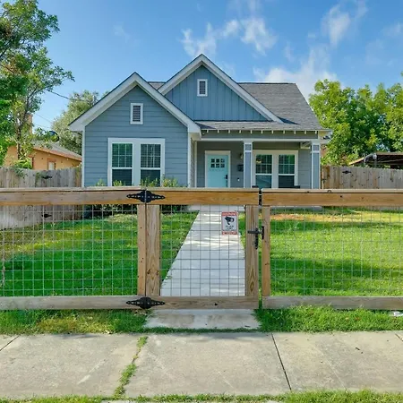 Centrally Located Stunning 3Br 2Ba Near Downtown